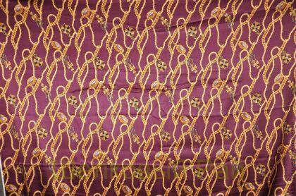 Шелк атласный "ESCADA" (цепи на бордовом фоне)