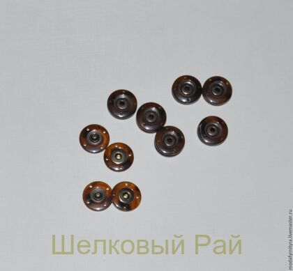 Кнопка пришивная коричневая
