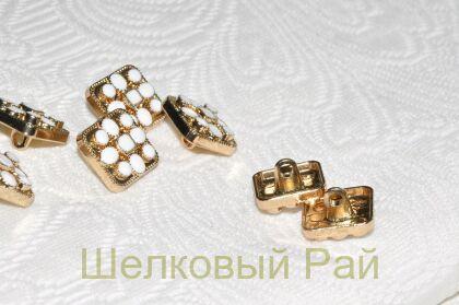 Пуговица квадратная белая (д-933)