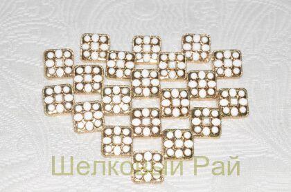 Пуговица квадратная белая (д-933)