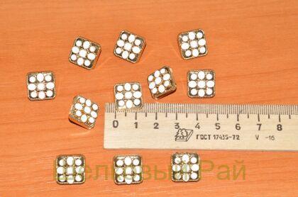 Пуговица квадратная белая (д-933)