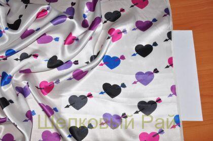 Атласный шелк с сердцами "Moschino" (д-836)