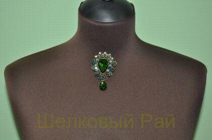 Брошь декоративная Звезда Востока с зеленым камнем