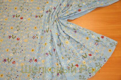 Шитье с цветами на голубом (к-09)