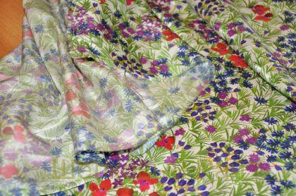 Шелк натуральный "Мелкие цветы" (д-1300)