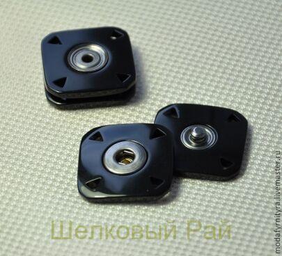 Кнопка пришивная черная