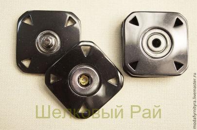 Кнопка пришивная черная квадратная