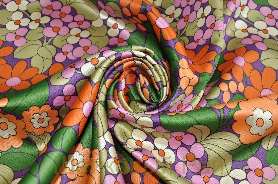 Хохлома денис симачев бэкграунд. Ткань плиссе с принтом. Объемная вышивка на одежде. Платок жостово. Ткань в русском народном стиле.